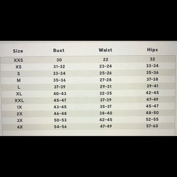 Essential Sleeveless Dress •PLUS SIZE• - Picture 5 of 6